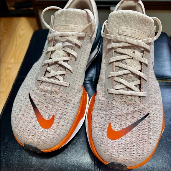 Nike Men's Invincible Run 3 - Tan and Orange